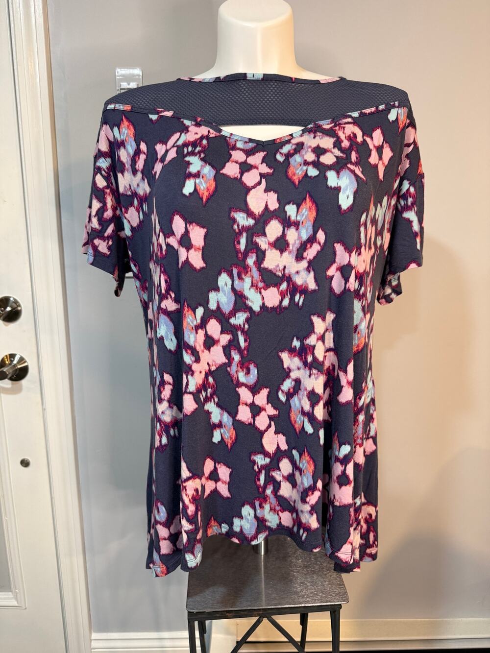 Livi Mesh Cutout Floral Tunic Top Women's 18/20 Blue Pink EUC